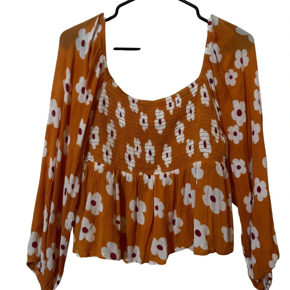 Altar'd State Women's Top Sz L Floral Gold Smocked‎